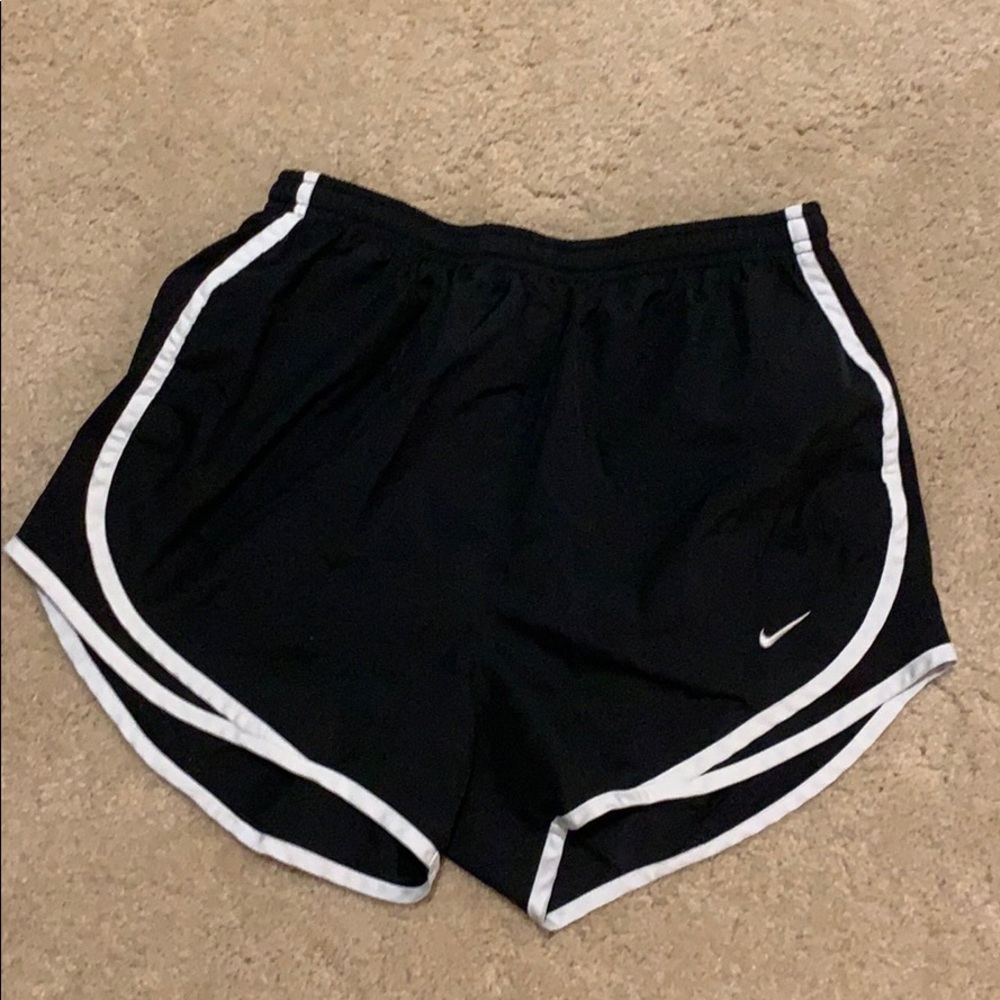 Nike women’s dry tempo shorts